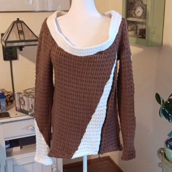 NWT Alessa Crochet Oversized Convertibles Sweater. - Picture 1 of 12